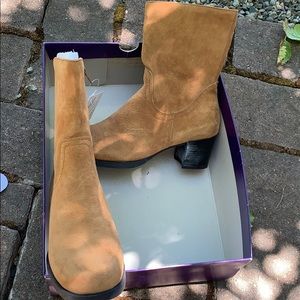 NWT Hush Puppies Montana boot 7EW dark camel suede